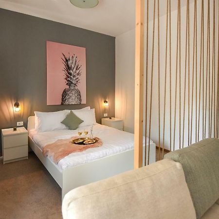 Best Location Old Town - New Studio Bukarest Eksteriør billede