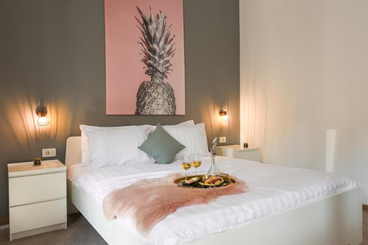 Best Location Old Town - New Studio Bukarest Eksteriør billede